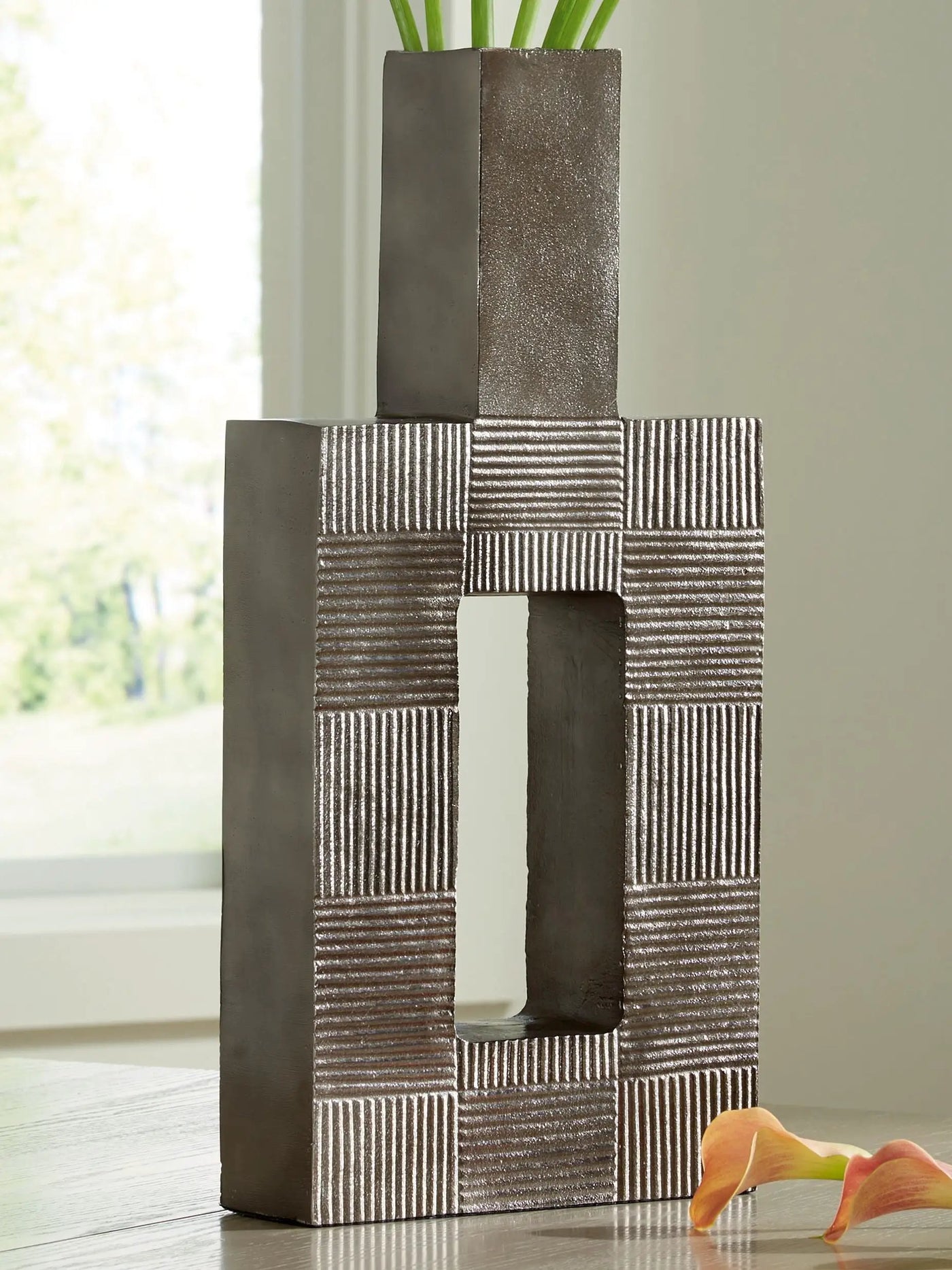 Wrengrove - Vase by Unique Piece Furniture