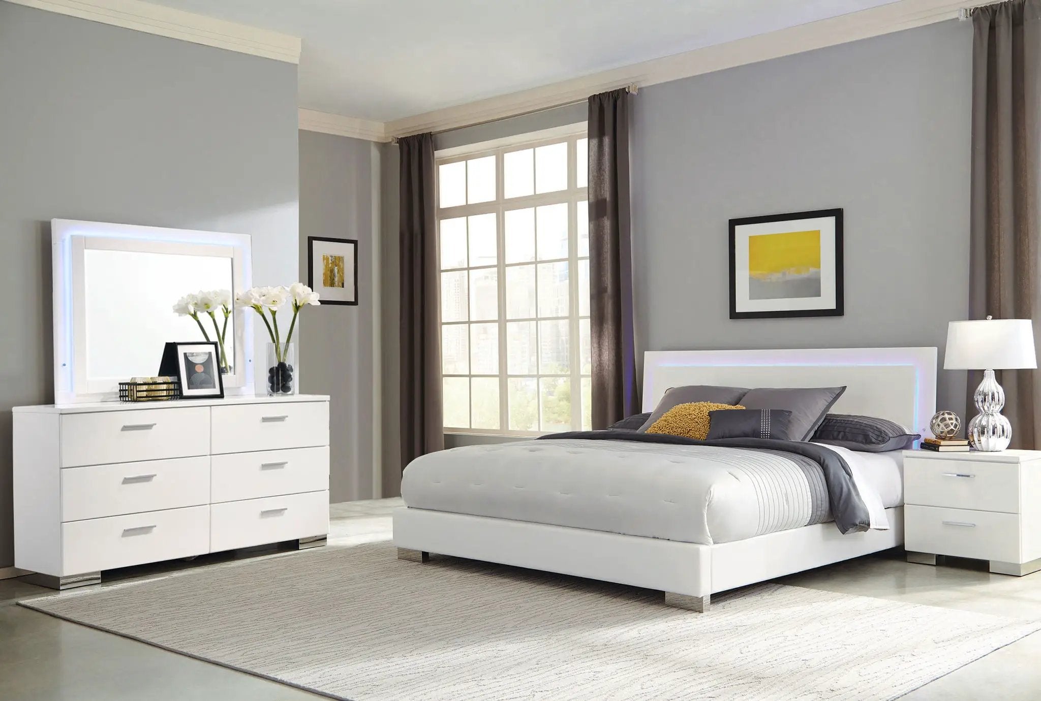 Felicity 4-piece California King Bedroom Set White Gloss by Unique Piece Furniture