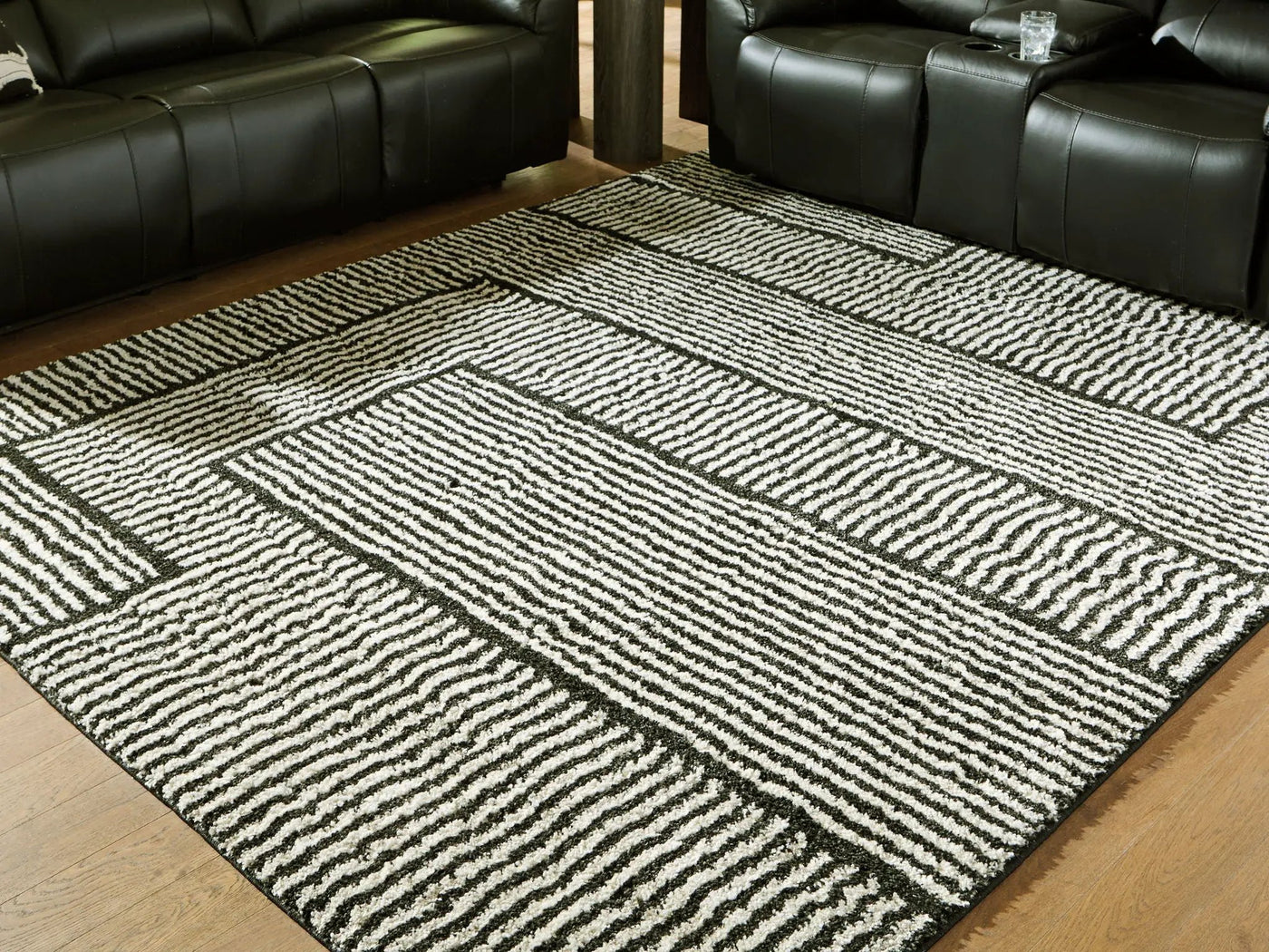 Kurtmen - Rug by Unique Piece Furniture