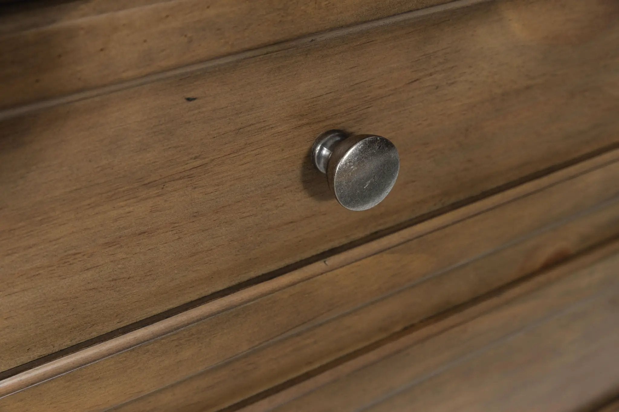 Feddinger - Dresser - Medium Brown by Unique Piece Furniture