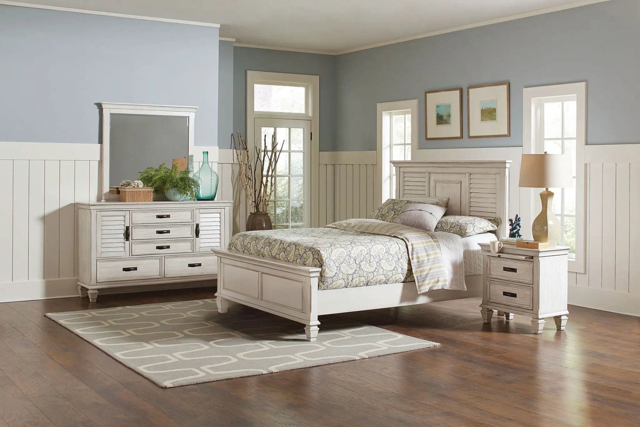 Franco 4-piece Eastern King Bedroom Set Distressed White by Unique Piece Furniture