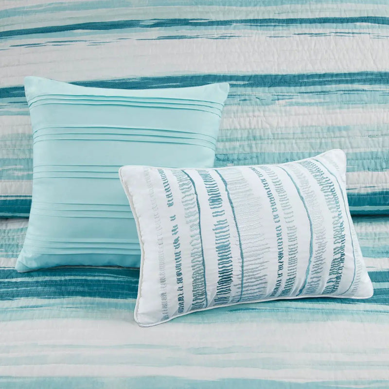 6 Piece Printed Quilt Set with Throw Pillows Aqua Full/Queen by HouseOfZazla