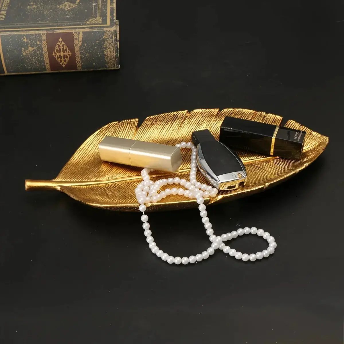 [Decorative Item] Decorative Item For Living Room Or Bedroom, Featuring A Single Leaf Design by House Of Avana