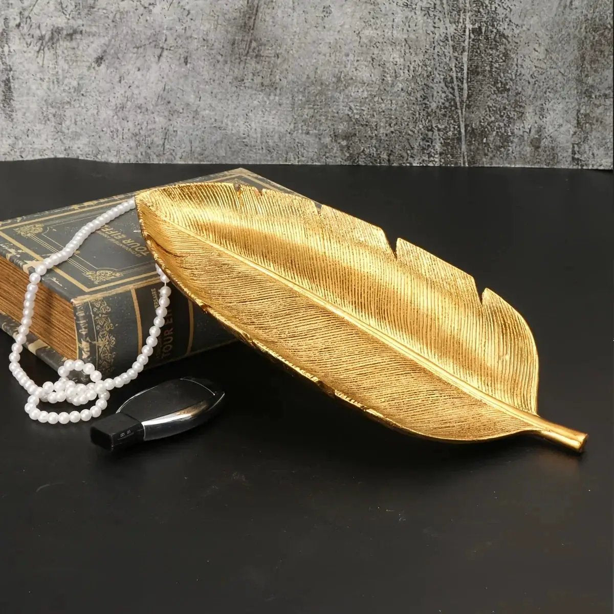 [Decorative Item] Decorative Item For Living Room Or Bedroom, Featuring A Single Leaf Design by House Of Avana