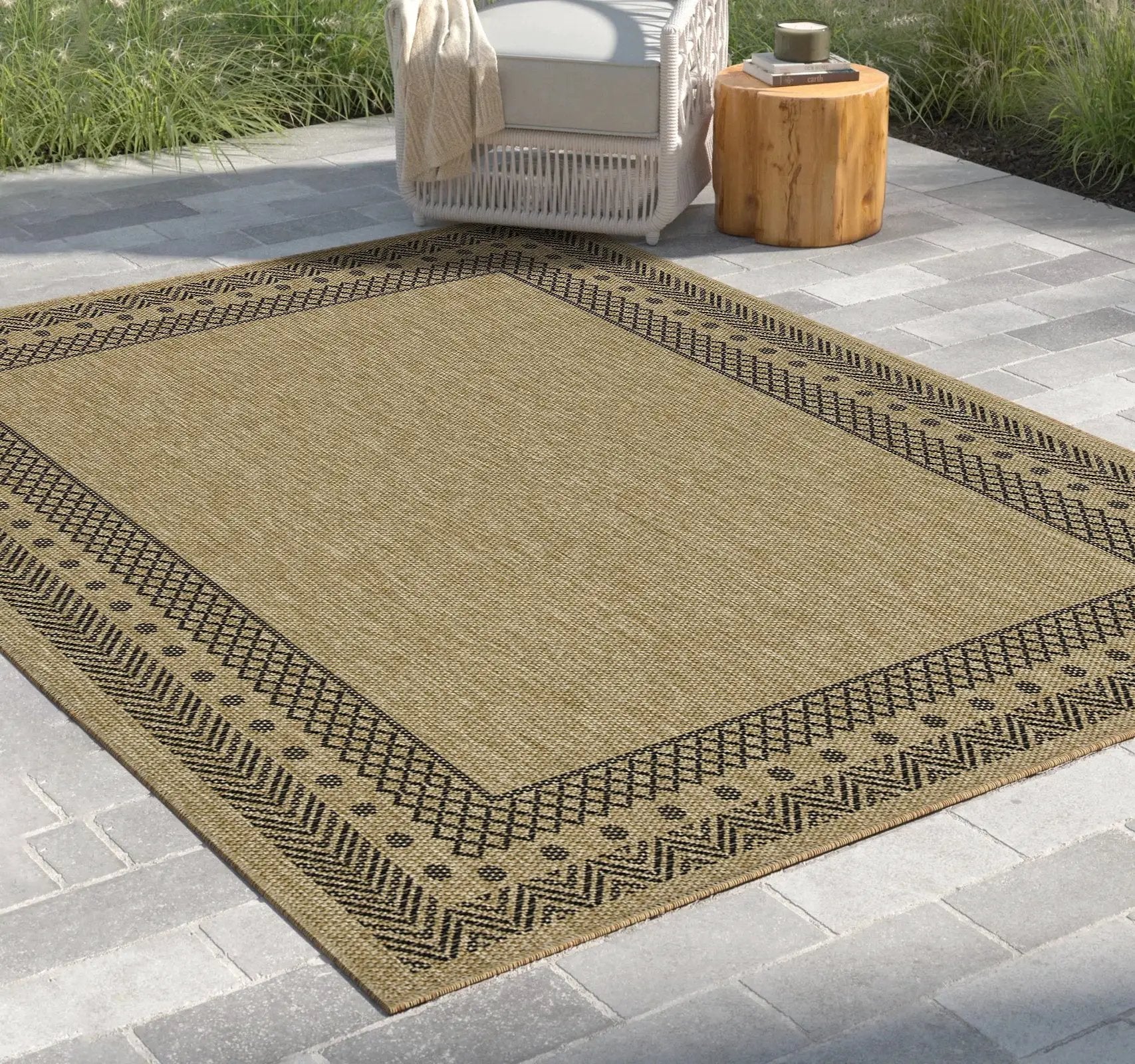 Earth GC_NTL1006 Jute/Black Indoor/Outdoor Area Rug by HouseOfZazla