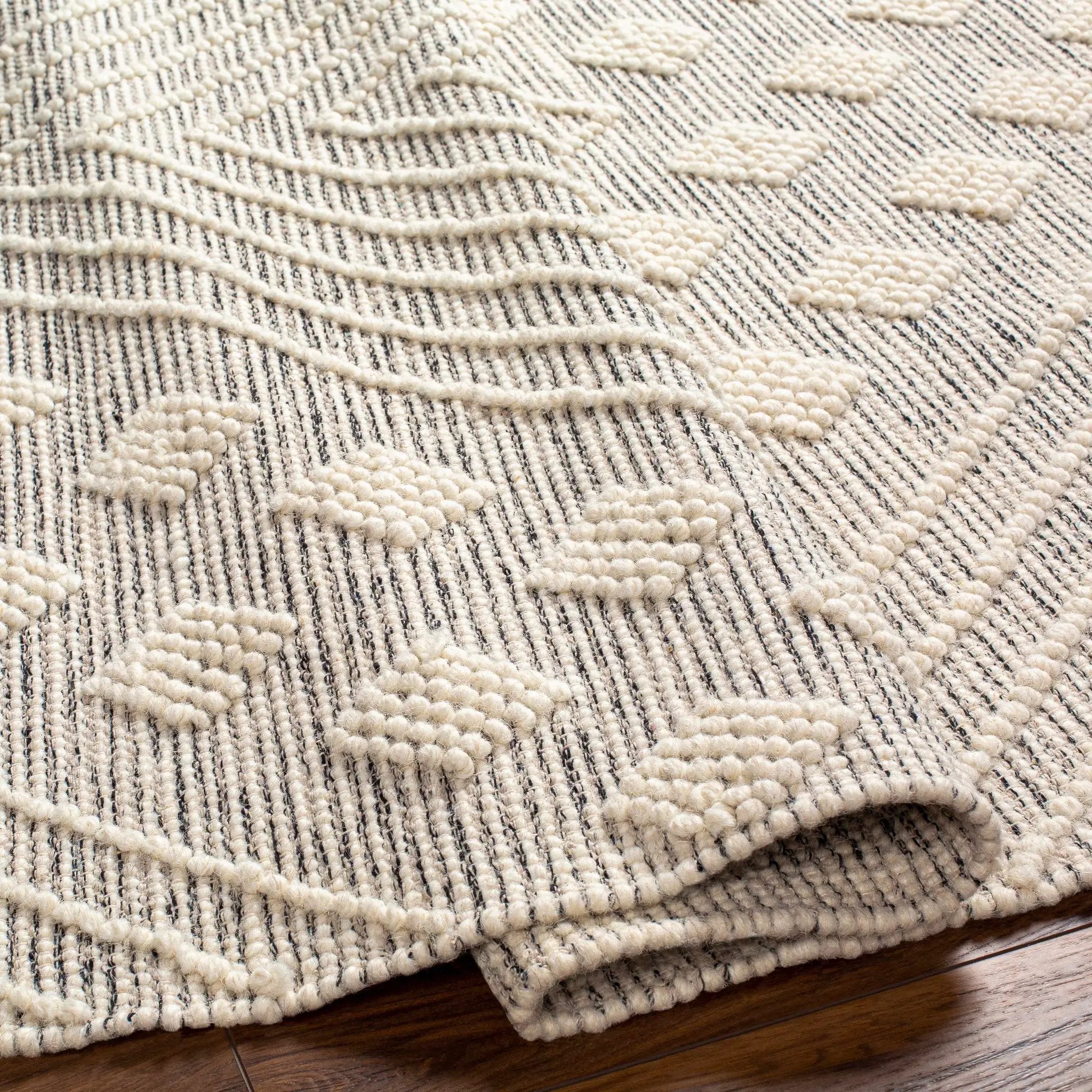 Dama Wool Rug with Tassels - Clearance by Boutique Rugs