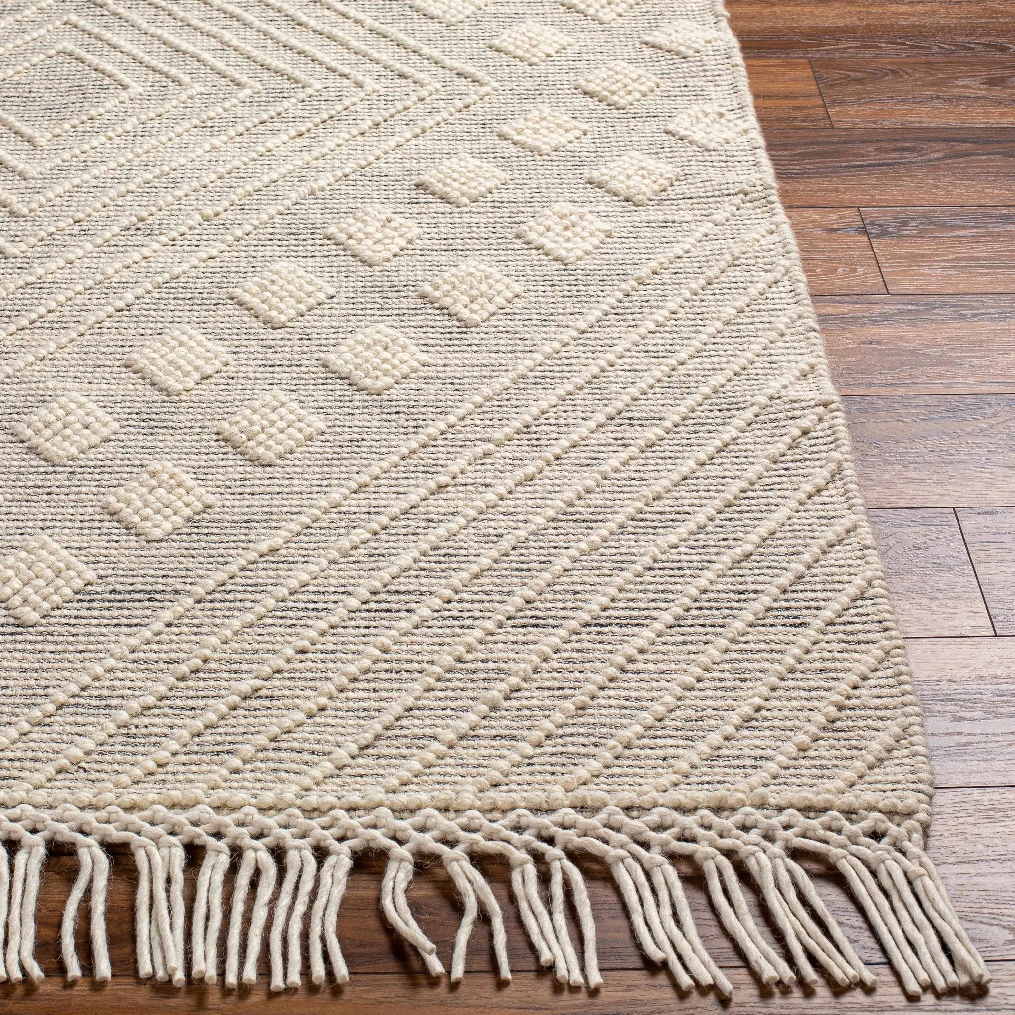 Dama Wool Rug with Tassels - Clearance by Boutique Rugs