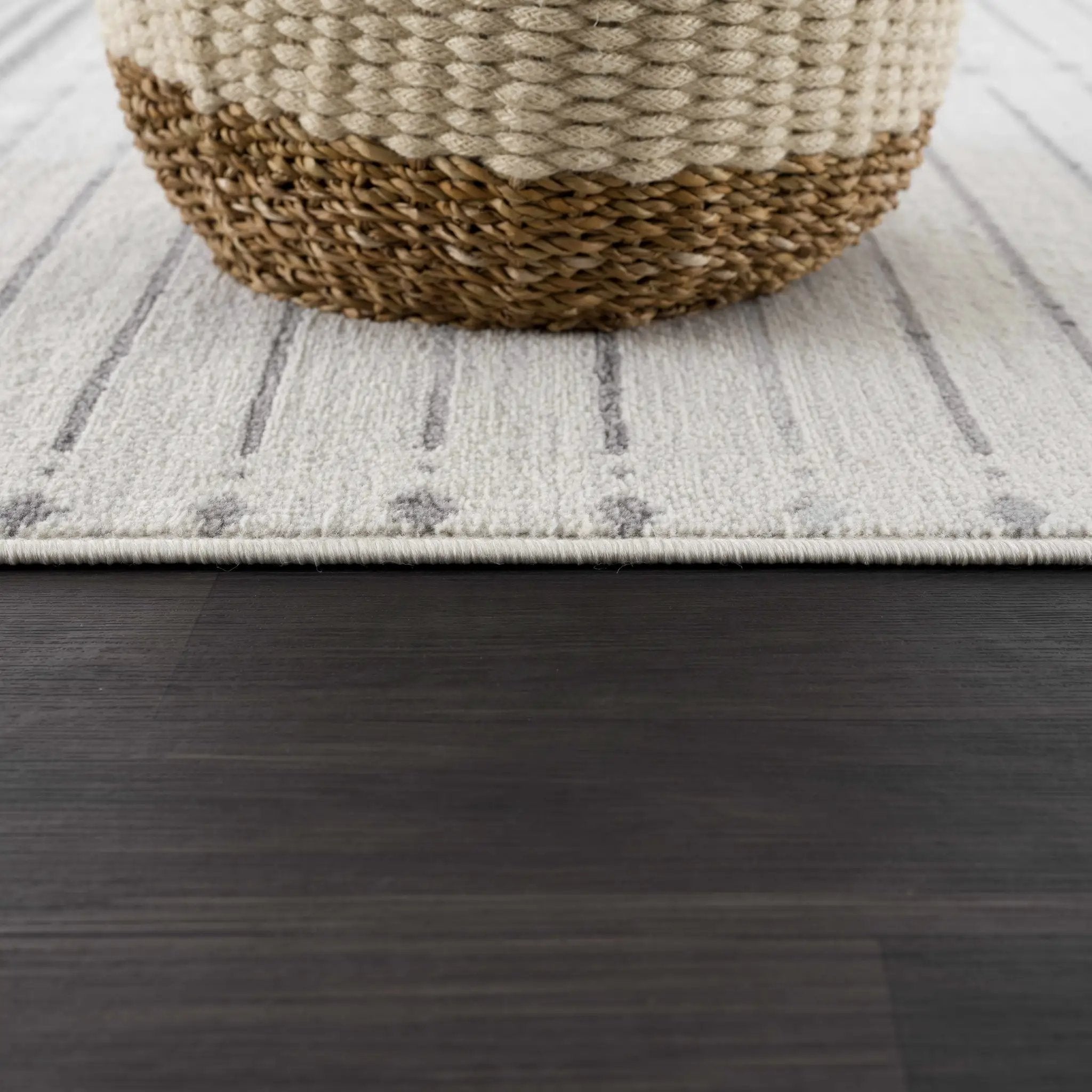 Tigri Aztec Ivory & Gray 2325 Area Rug - Clearance by Boutique Rugs