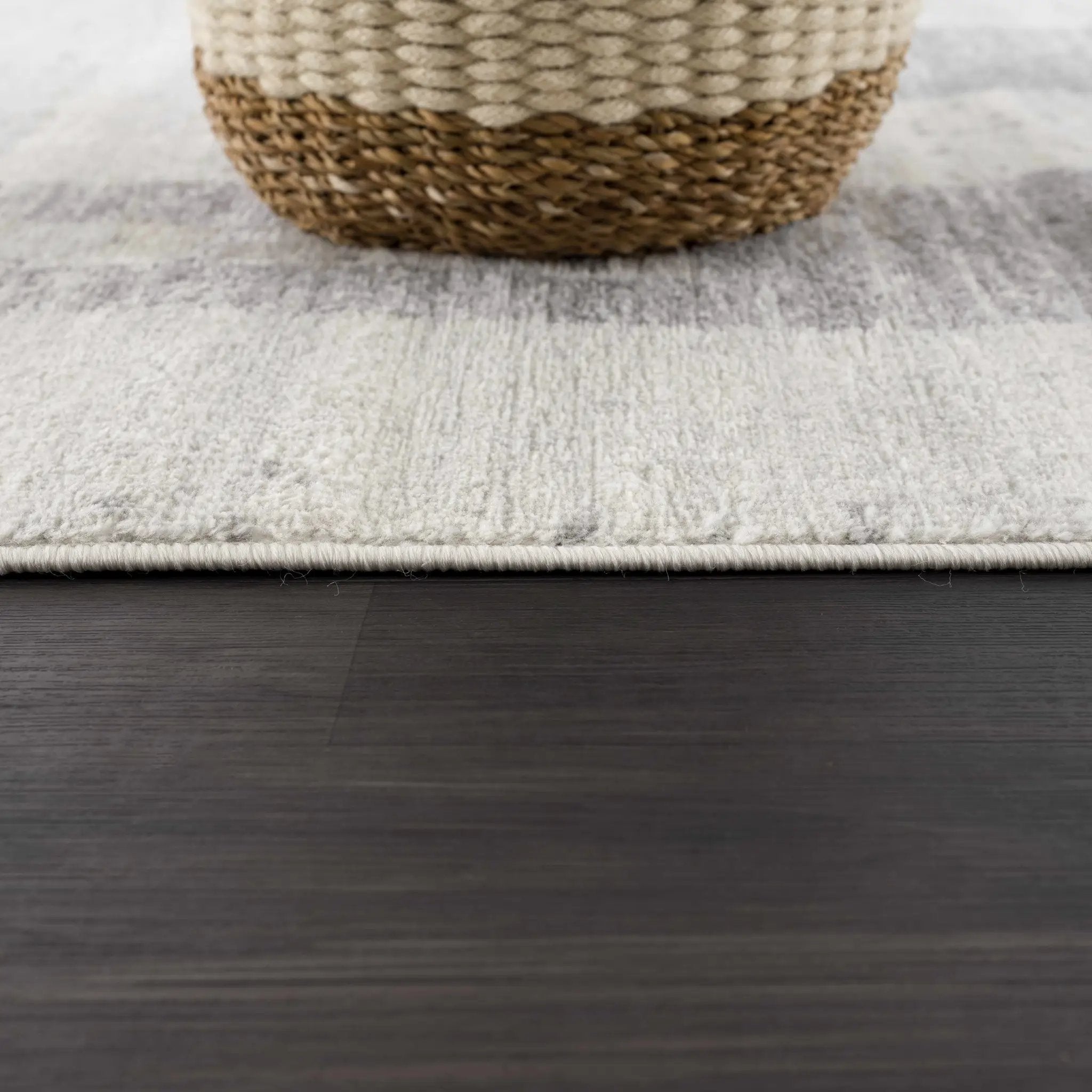 Tigria Ivory 2316 Area Rug - Clearance by Boutique Rugs