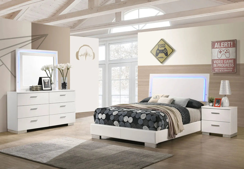 Felicity 4-piece Full Bedroom Set White High Gloss by Unique Piece Furniture