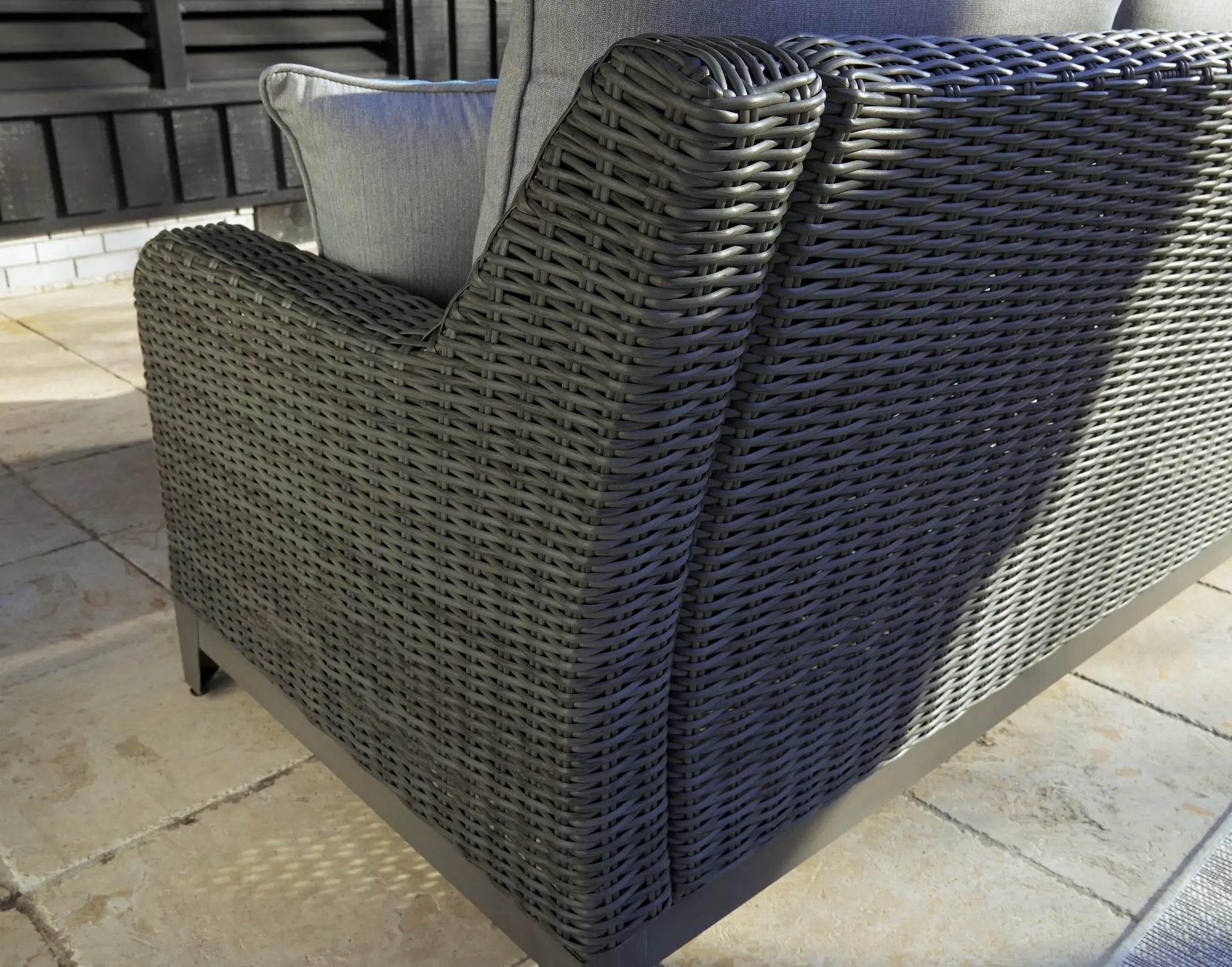 Elite Park - Loveseat w/Cushion - Gray by Unique Piece Furniture