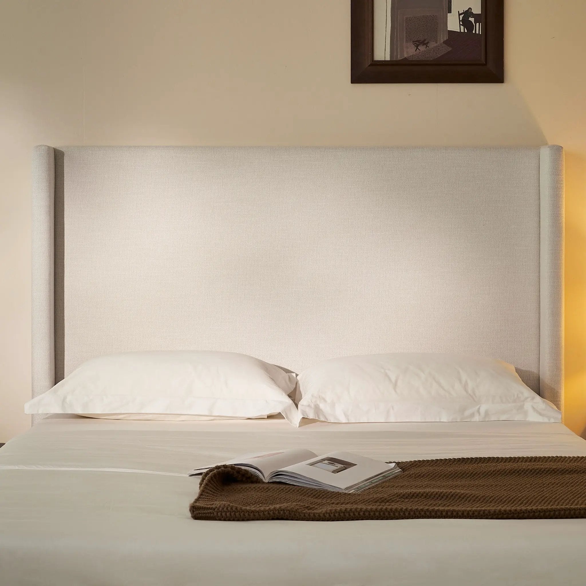 Hosford - Minimalist Upholstered Wingback Bed
