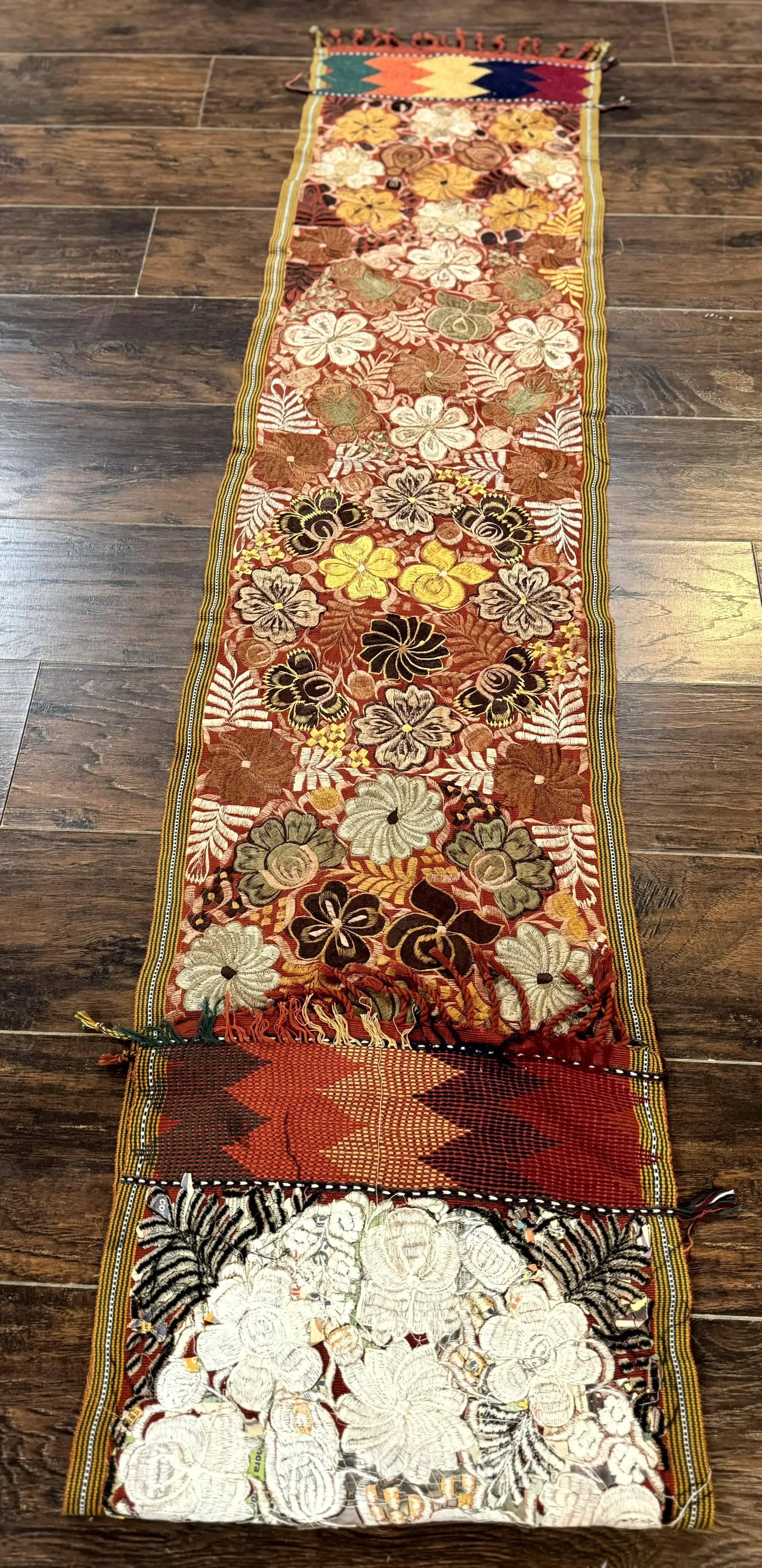 Vintage Table Runner 1.5 x 7.5, Floral by Jewel Rugs