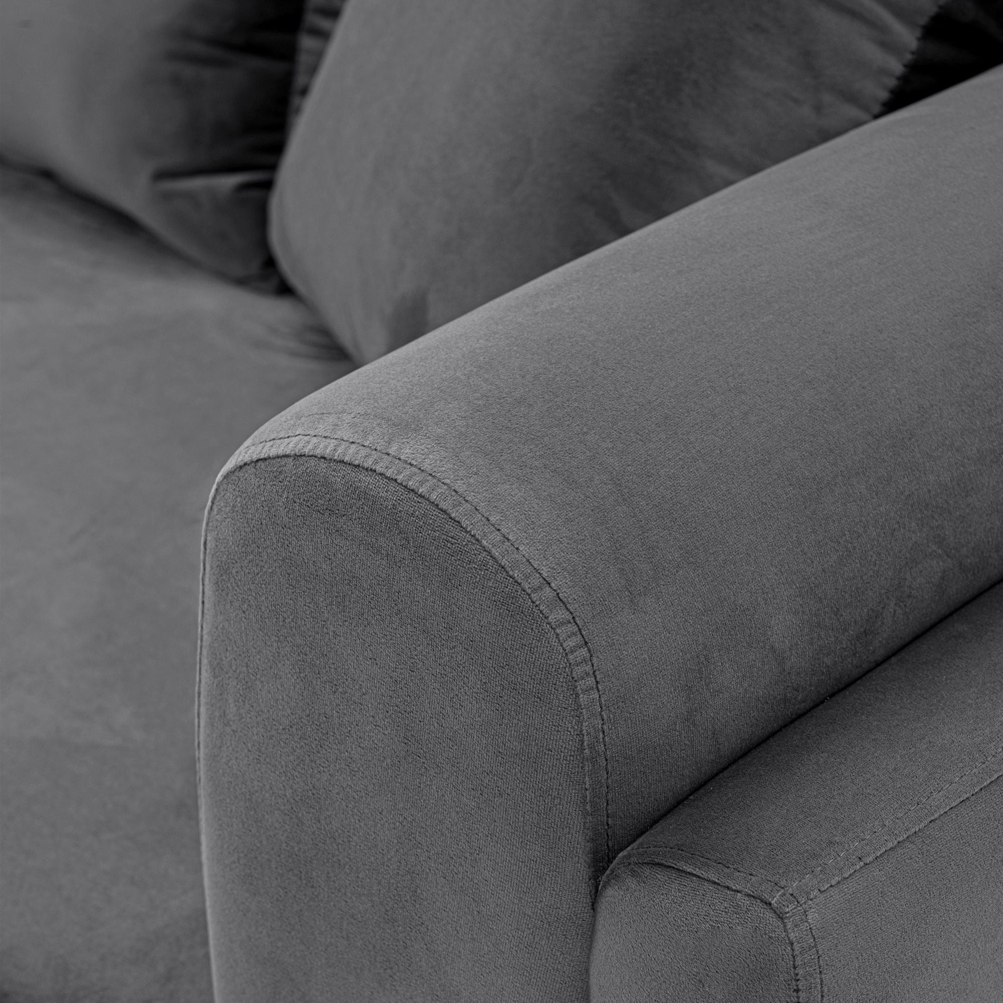 Edmonda - Sofa by HouseOfZazla