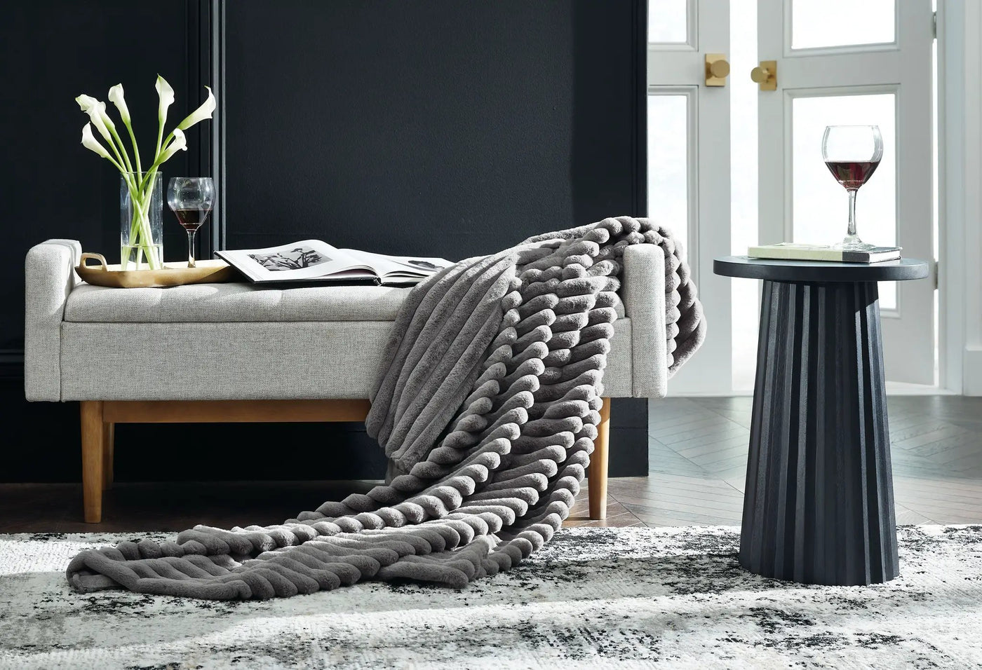 Alsonwell - Throw by Unique Piece Furniture