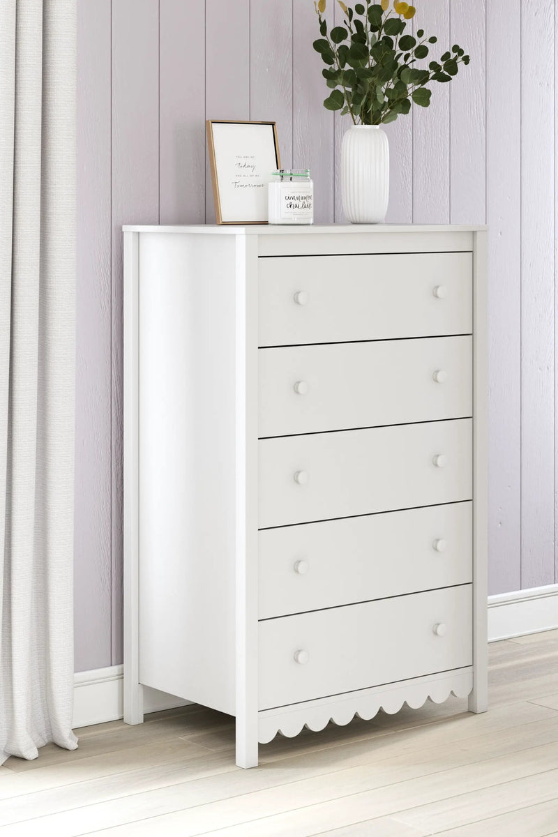 Hallityn - Five Drawer Chest - White by Unique Piece Furniture