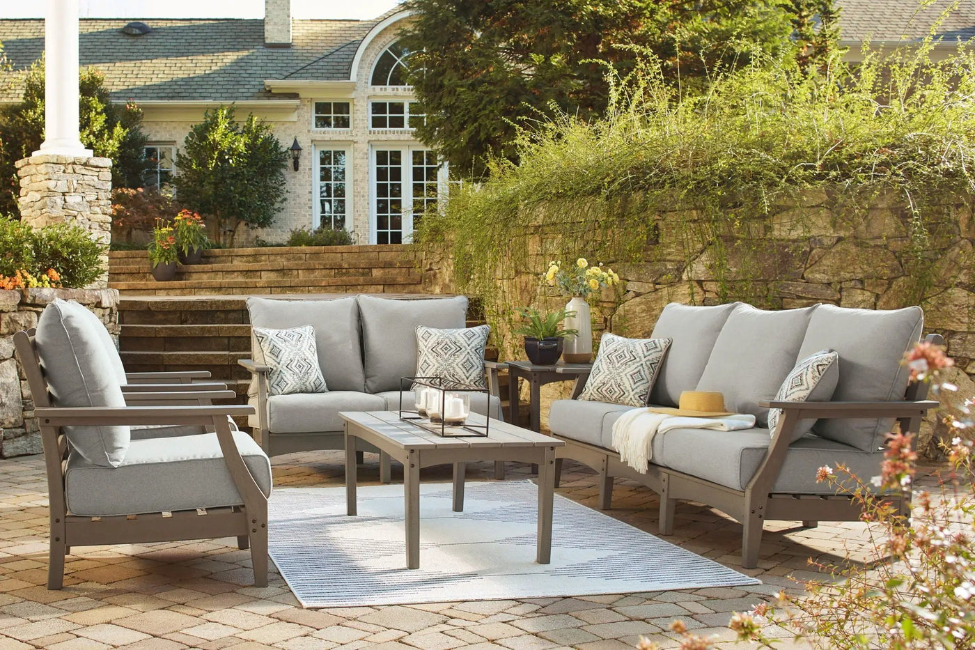 Visola - Lounge Set by Unique Piece Furniture