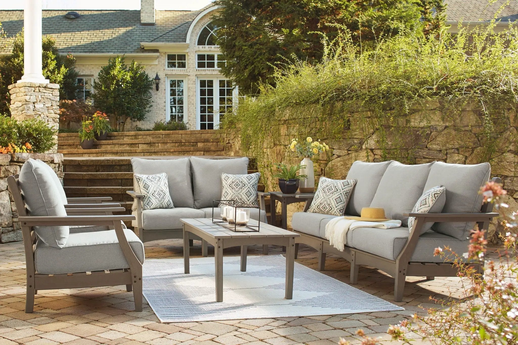 Visola - Lounge Set by Unique Piece Furniture