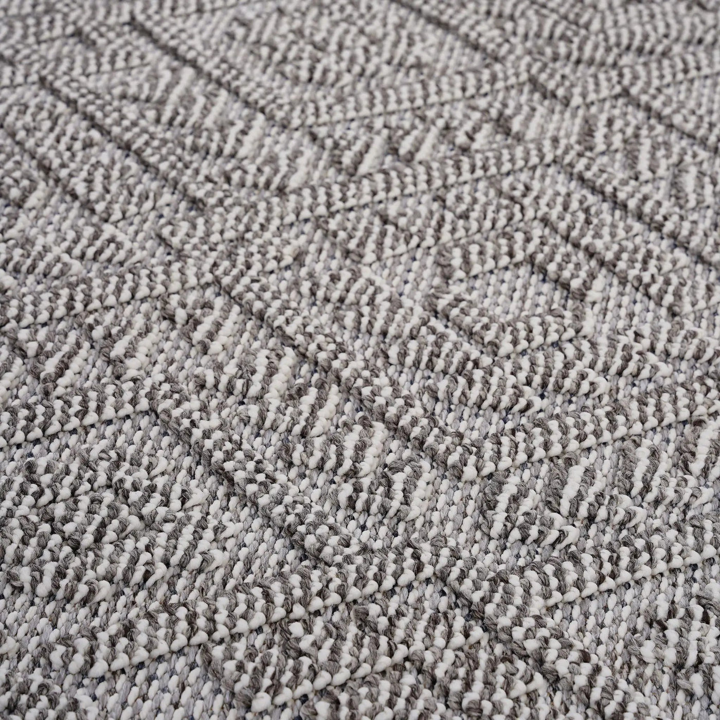 Guros - Traditional Indoor / Outdoor Rug by HouseOfZazla