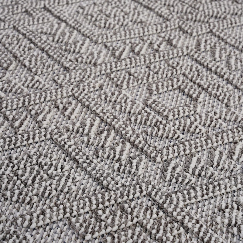 Guros - 6' X 9' Traditional Indoor / Outdoor Area Rug - White by Unique Piece Furniture