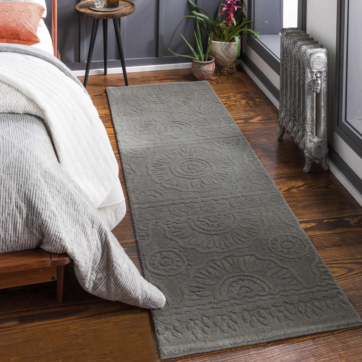 Eversholt Clearance Rug - Clearance, installed in a room 2