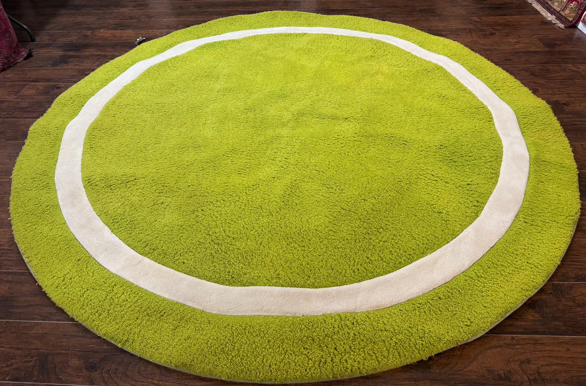 Large Round Rug 9x9, Vintage Retro Design, Lime Green by Jewel Rugs