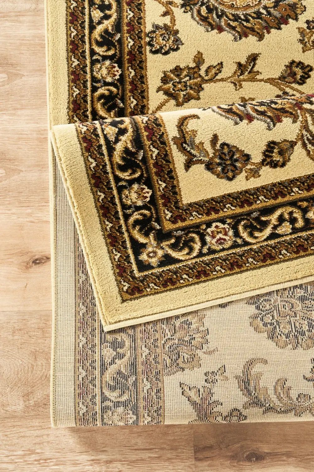 Classic GC_VIN5011 Cream Area Rug by HouseOfZazla