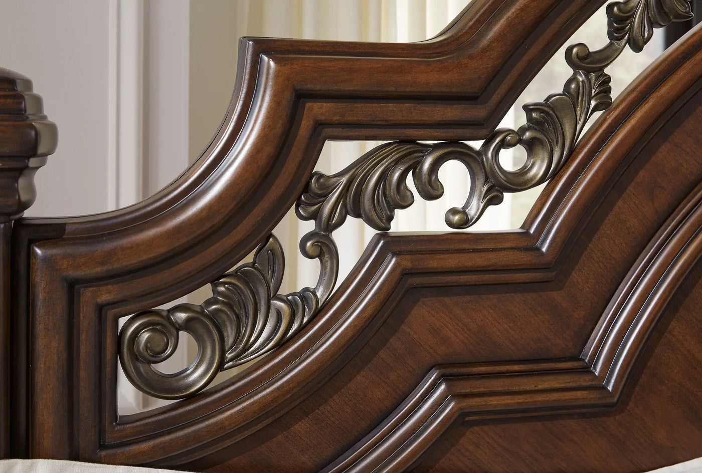 Lavinton - Poster Bed by Unique Piece Furniture