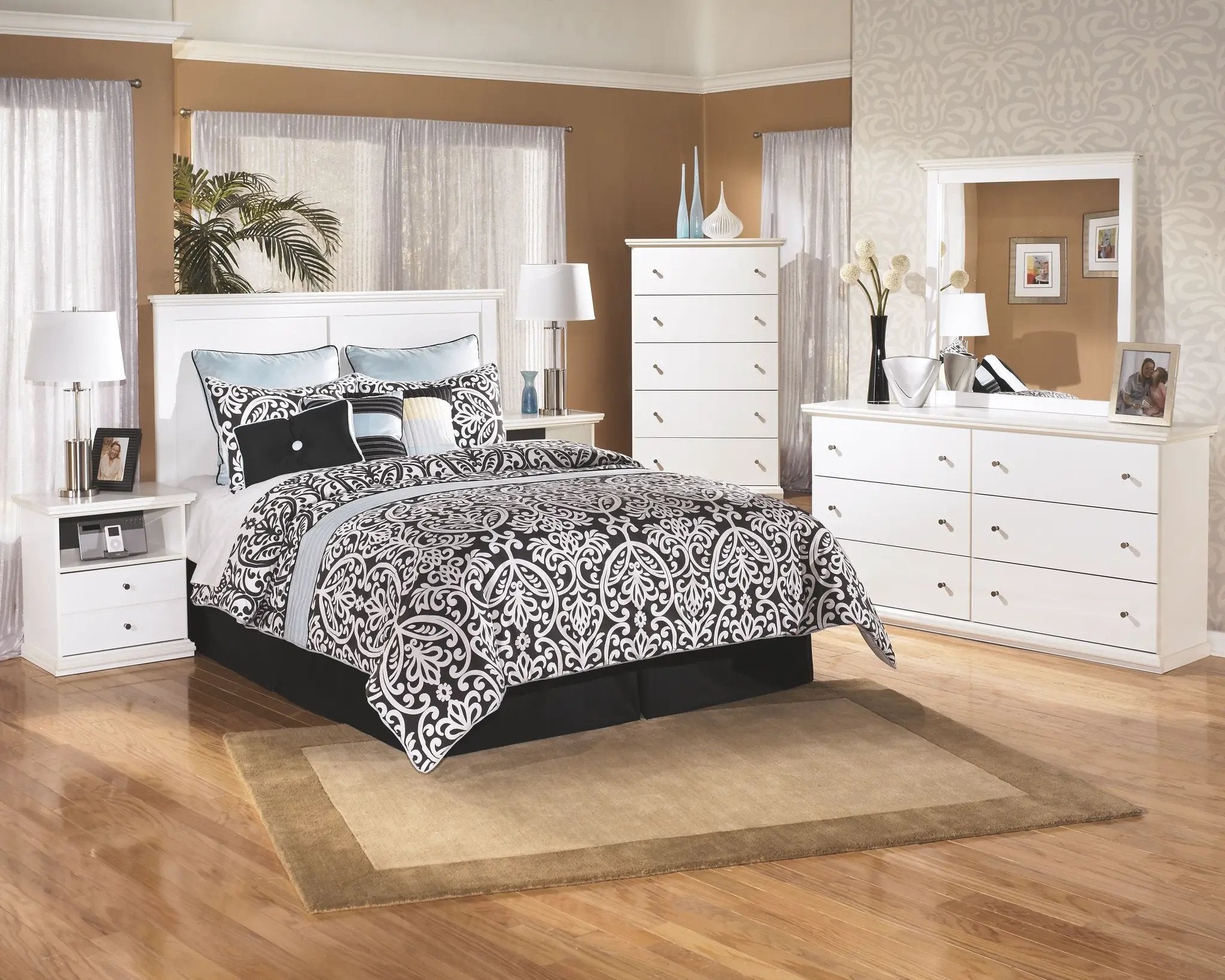 Bostwick Shoals - Five Drawer Chest - White by Unique Piece Furniture