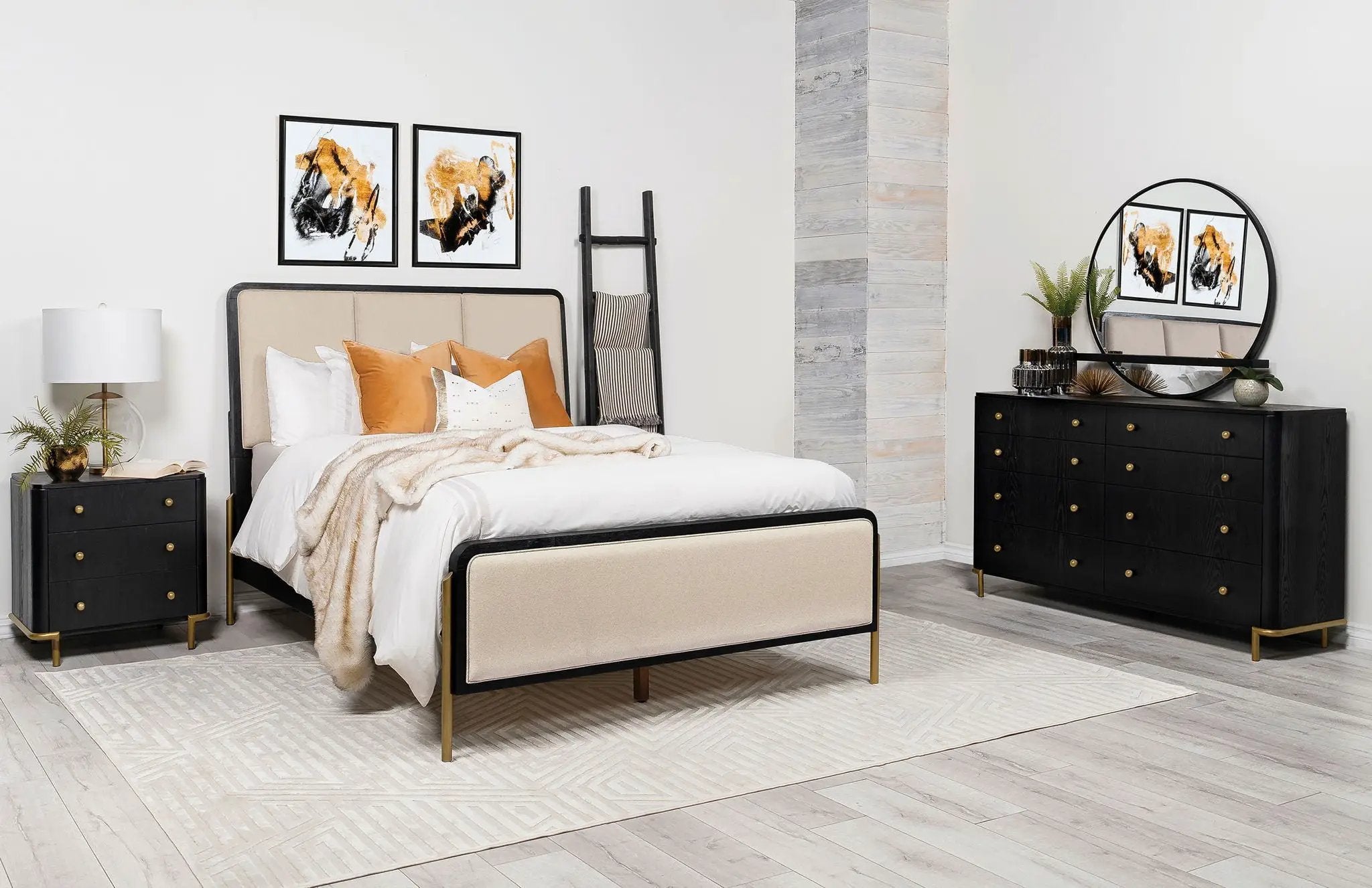 Arini 4-piece Eastern King Bedroom Set Cream and Black by Unique Piece Furniture