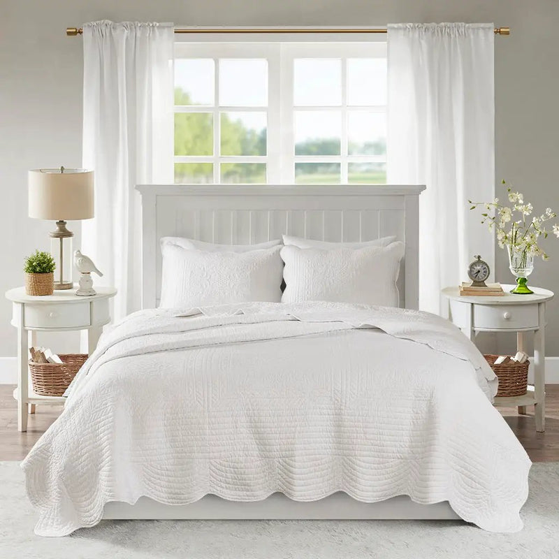 3 Piece Reversible Scalloped Edge Quilt Set White King/Cal King by HouseOfZazla