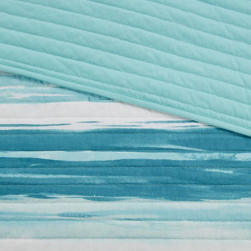 6 Piece Printed Quilt Set with Throw Pillows Aqua Full/Queen by HouseOfZazla