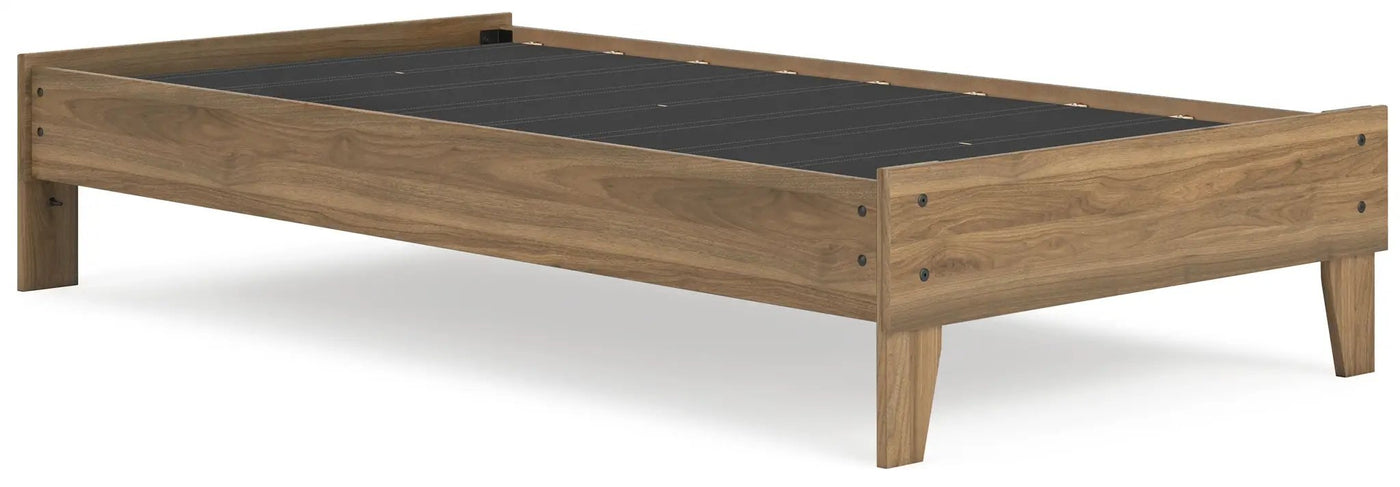 Deanlow - Platform Bed by Unique Piece Furniture