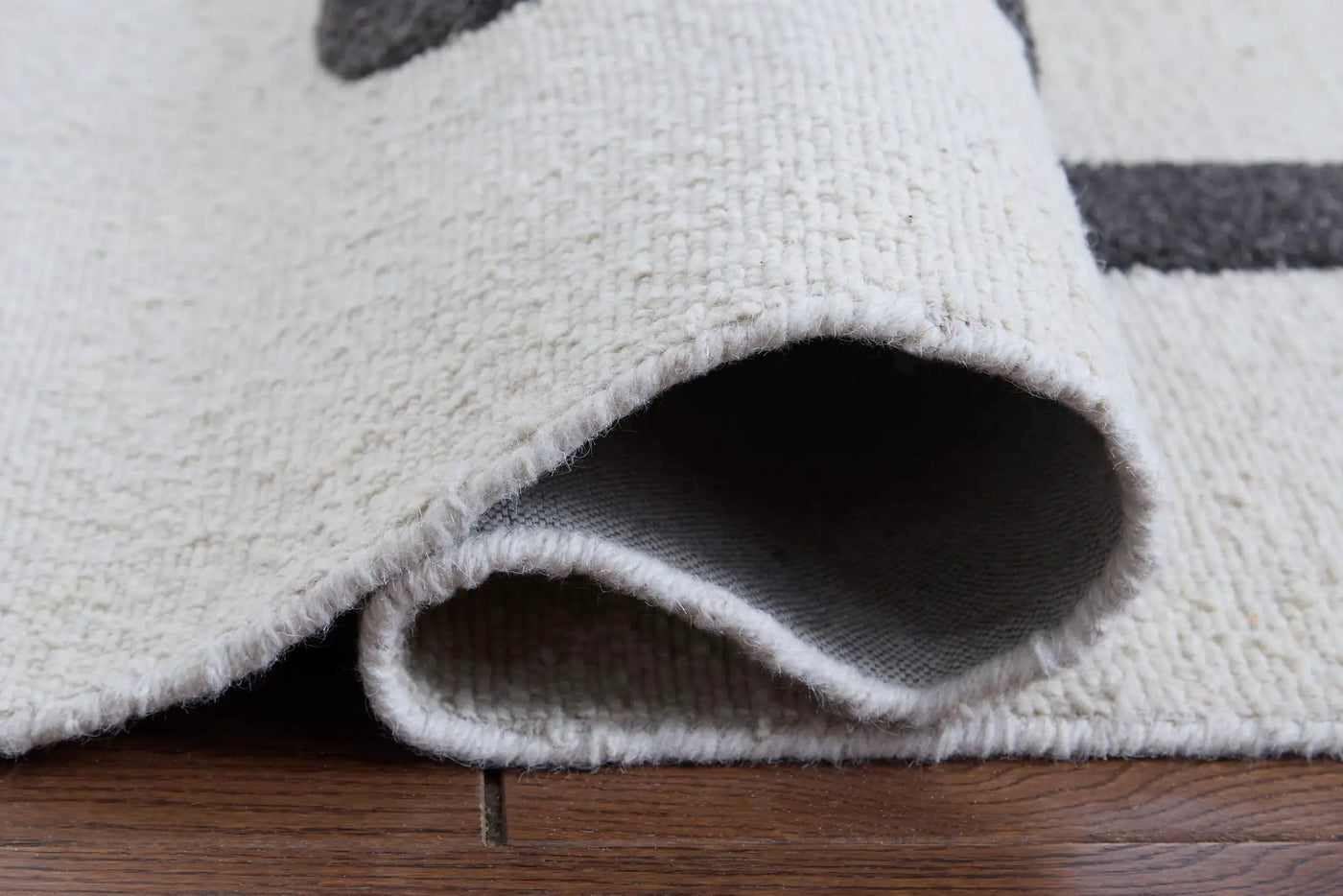 Davismour - Rug by Unique Piece Furniture