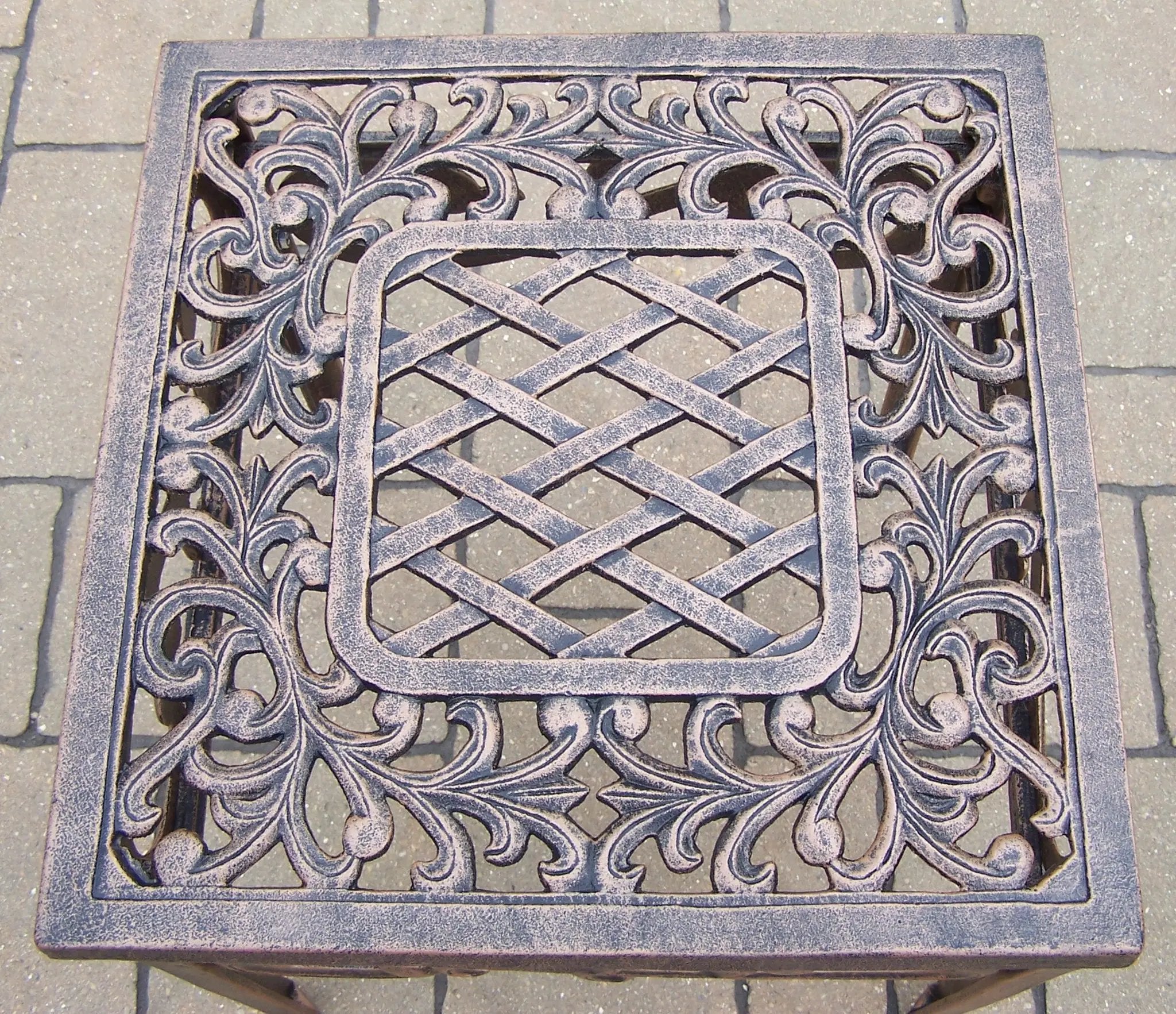 Antique Bronze Cast Aluminum 18-in Square Patio Side End Table by Sharicks
