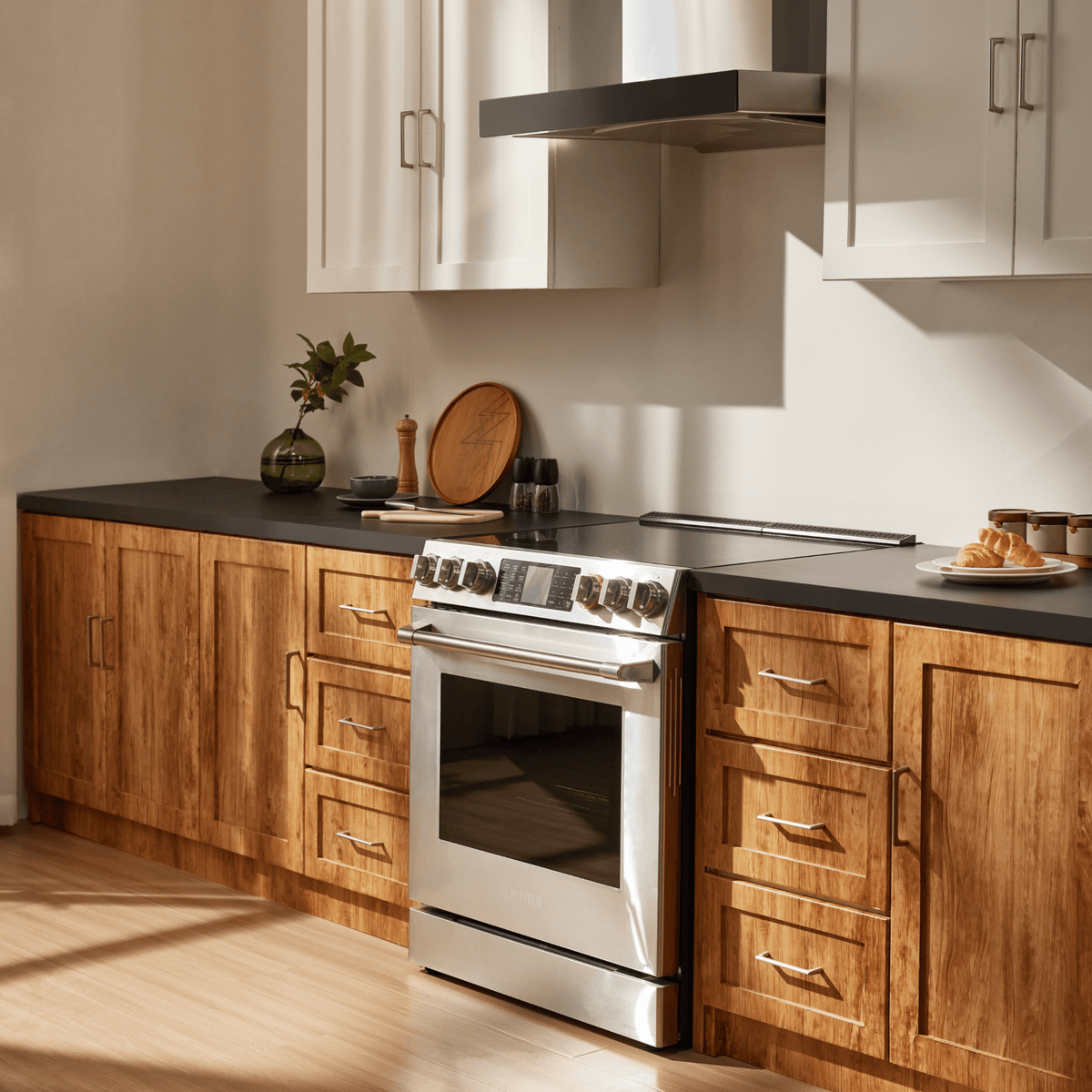 FreshBake™ 30" Electric Range ∙ Model RES30552, photo 4 of 26