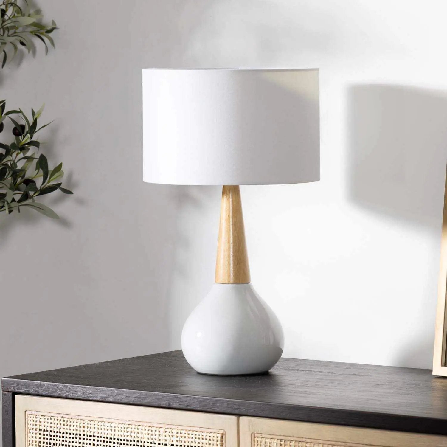 Baugo White Ceramic Table Lamp by Boutique Rugs