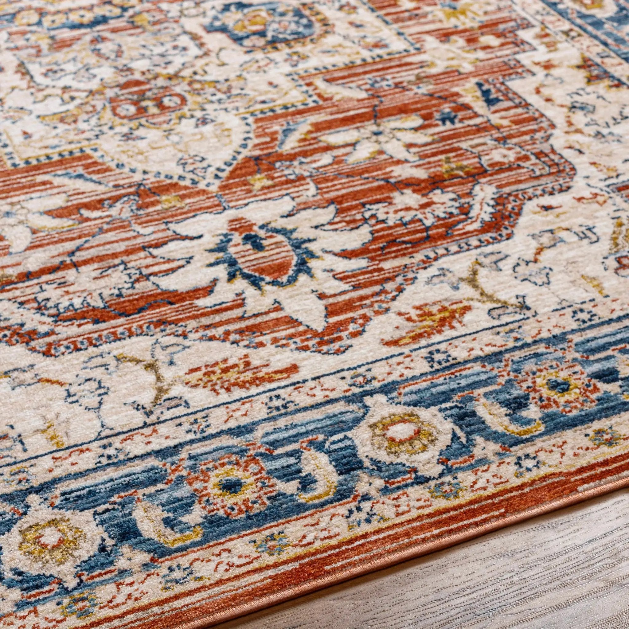 Kuro Traditional Style Rug - Clearance by Boutique Rugs