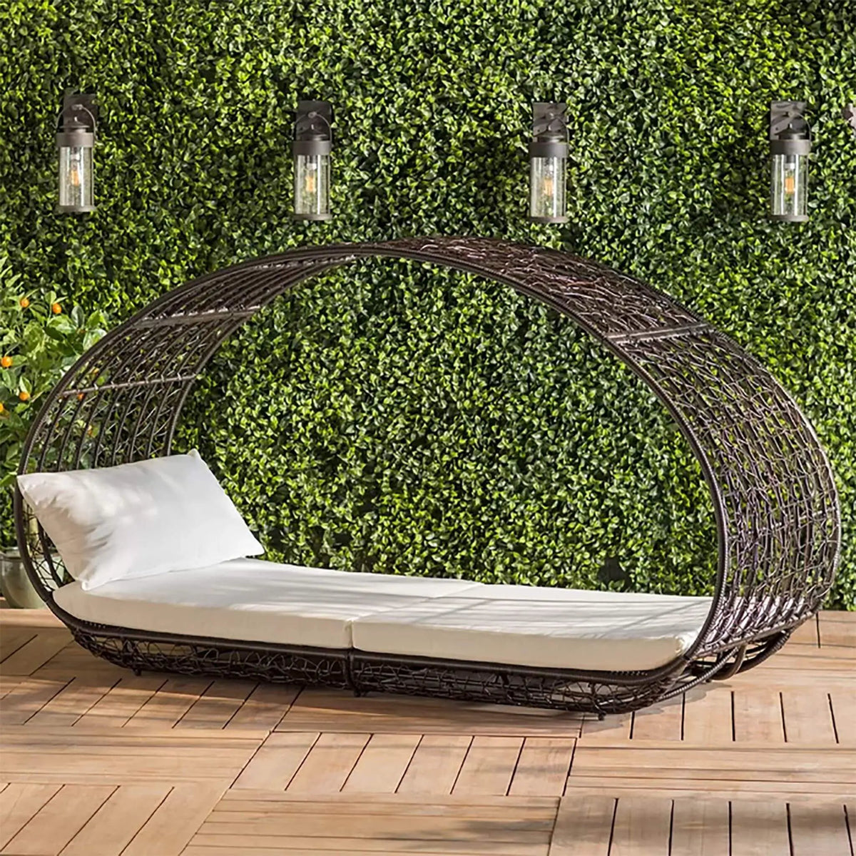 Alora Large 2-Person Abigal Outdoor Wicker Daybed With Aluminum Frame And Cushions (SAK23942) by SAKSBY WHOLESALE