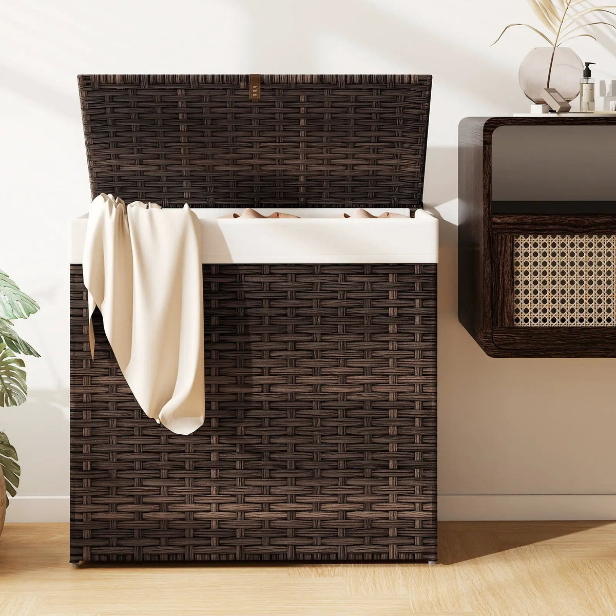 Laundry Hamper with Wheels and Lid, photo 16 of 24