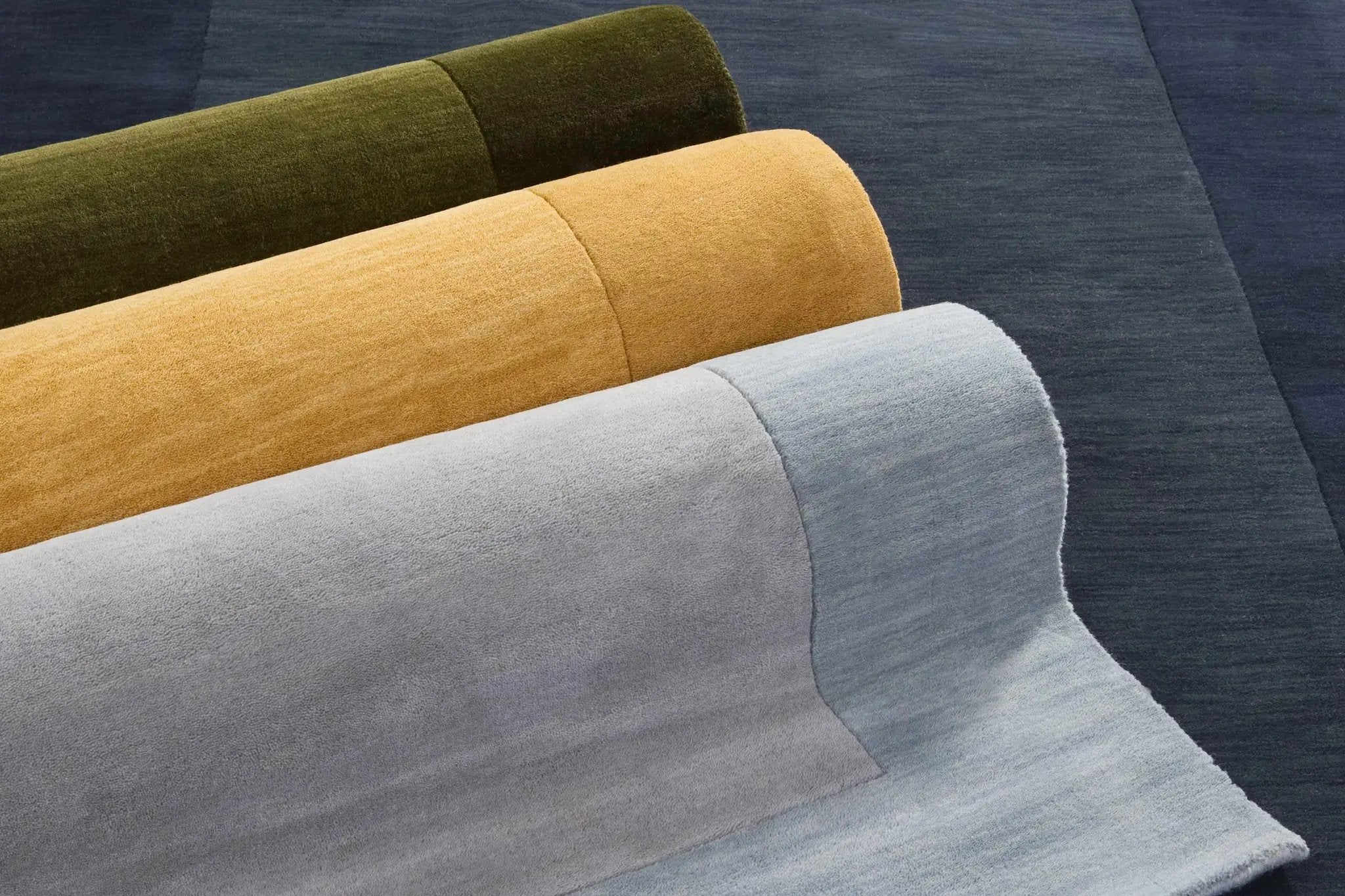 Arkabutla Solid Blue Bordered Wool Rug by Boutique Rugs