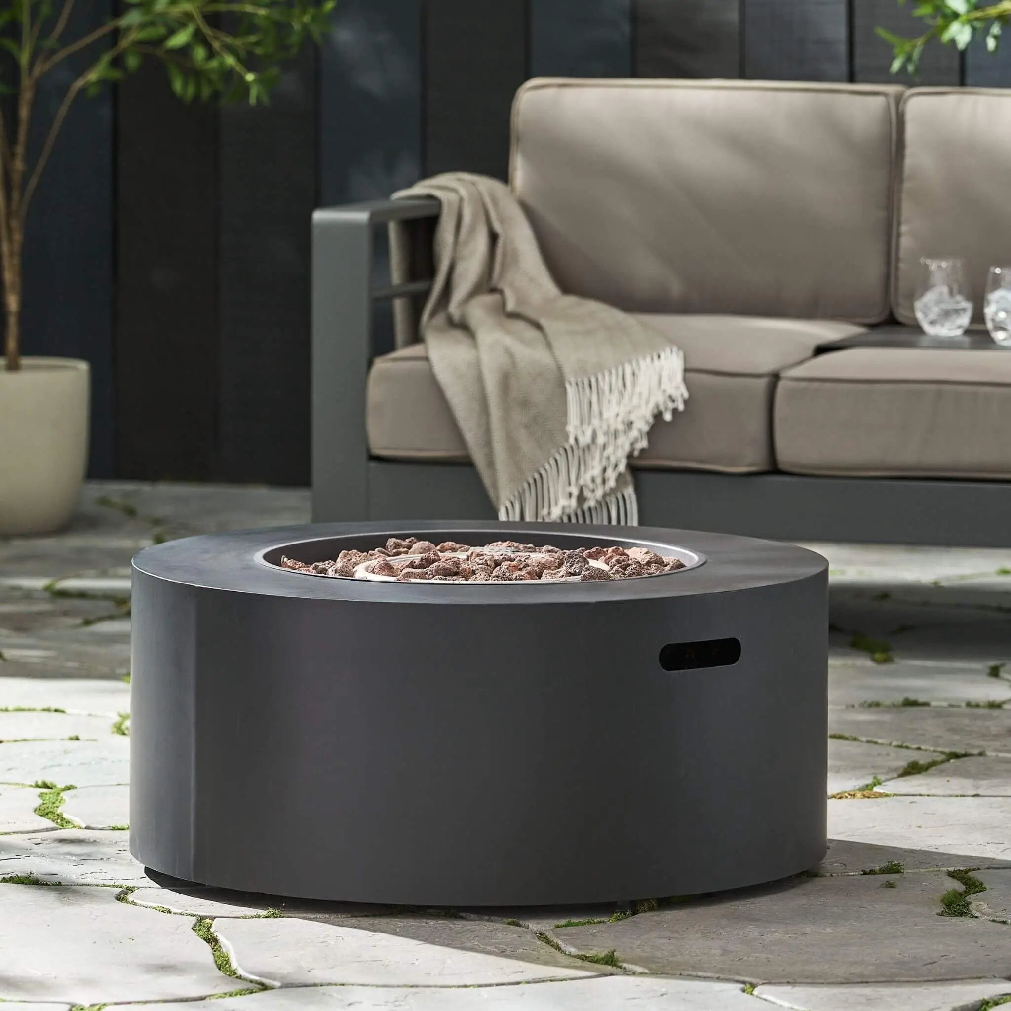 Alora Modern 32-Inch 40K BTU Round Iron Propane Fire Pit (SAK29102) by SAKSBY WHOLESALE