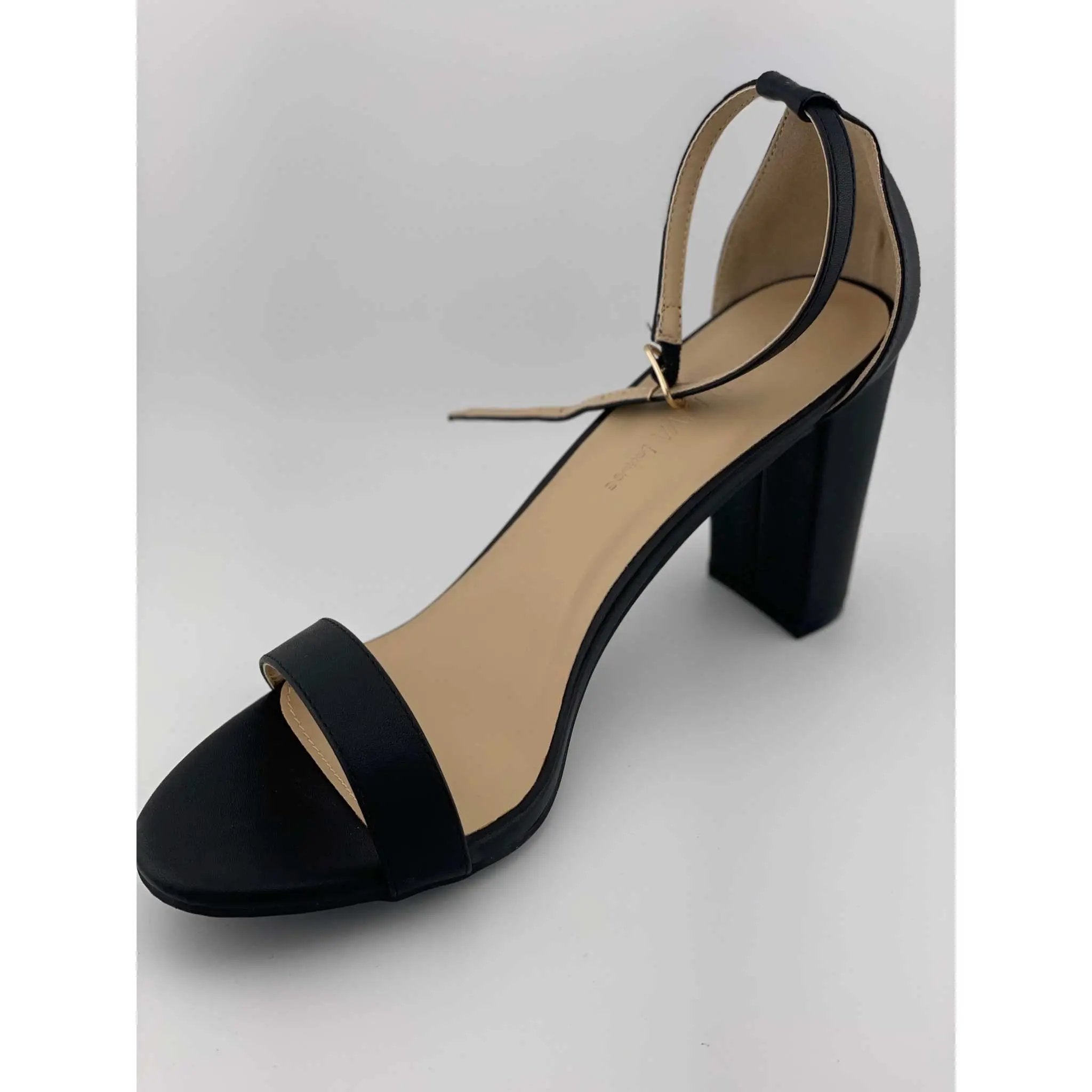 WILD DIVA LOUNGE CHUNKY HEELS MORRY-01 by Selzalot