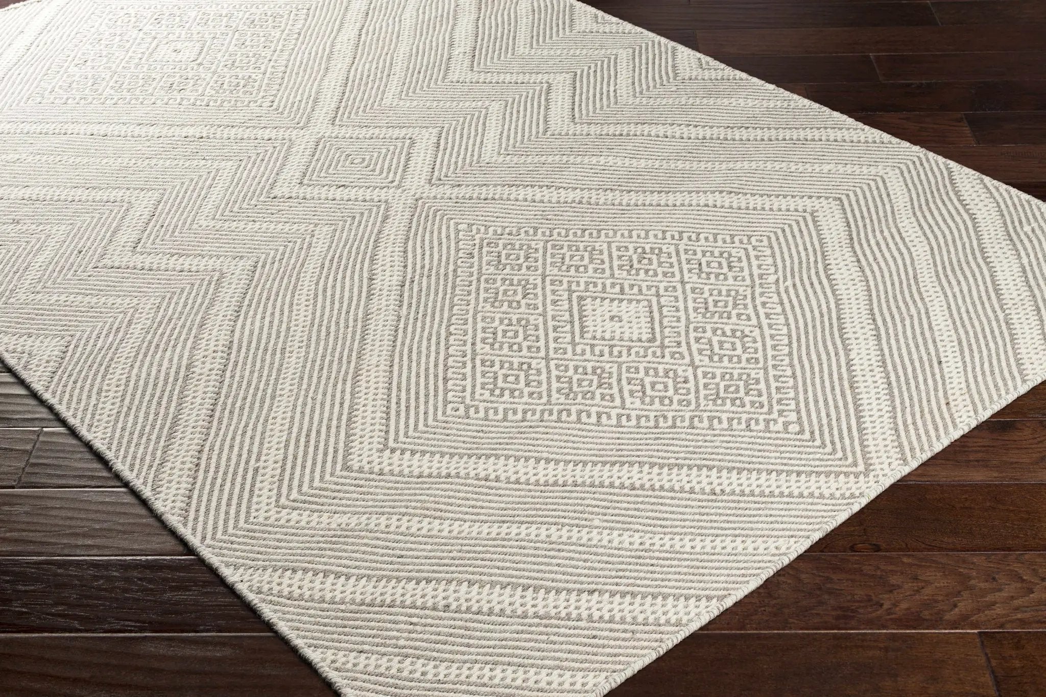 Olur Area Carpet - Clearance by Boutique Rugs