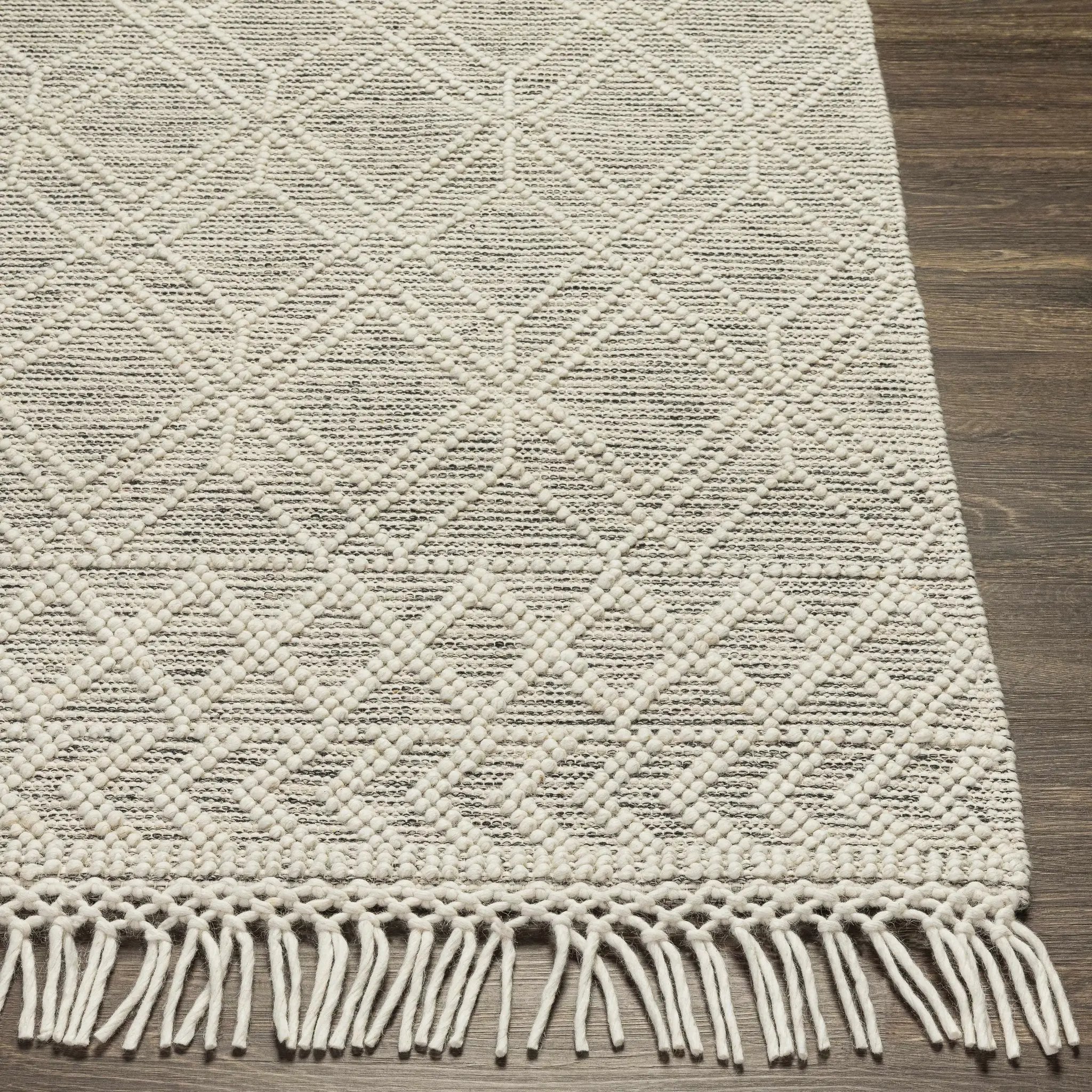 Ossun Wool Rug with Tassels by Boutique Rugs
