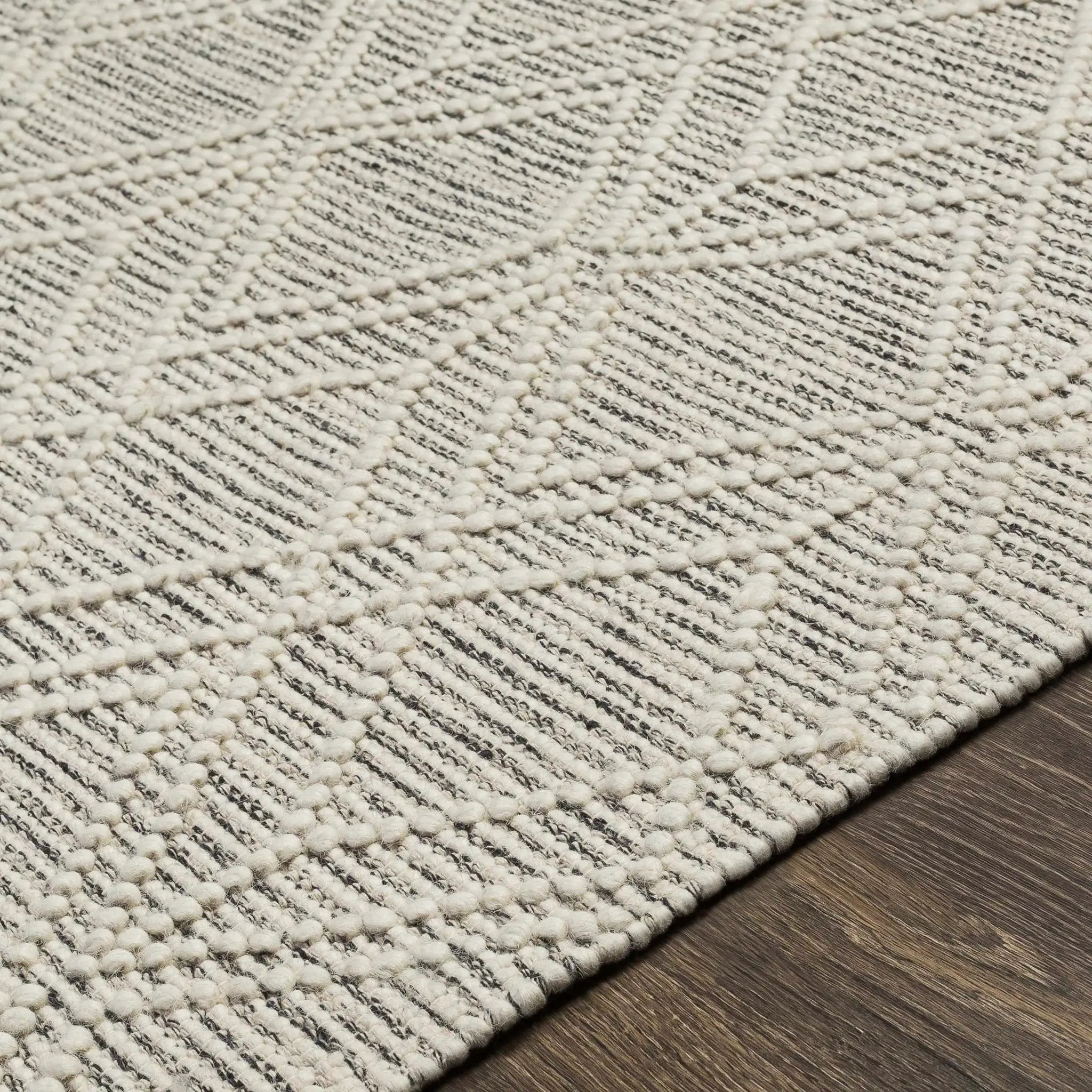 Ossun Wool Rug with Tassels by Boutique Rugs