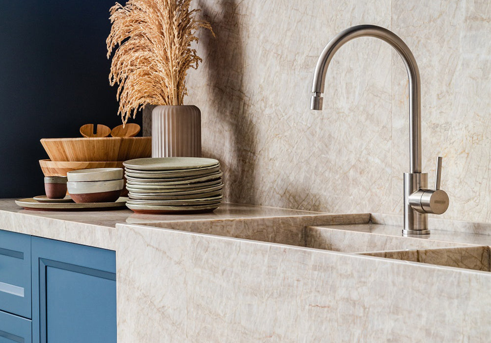 Perla Venato Polished Quartzite Slab Random room scene 2