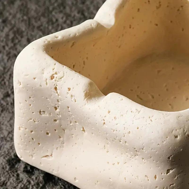 Silent Wind Desktop Ashtray Storage Tank with High-end Creativity for Home Restaurant Decoration, High-end and Sophisticated by House Of Avana