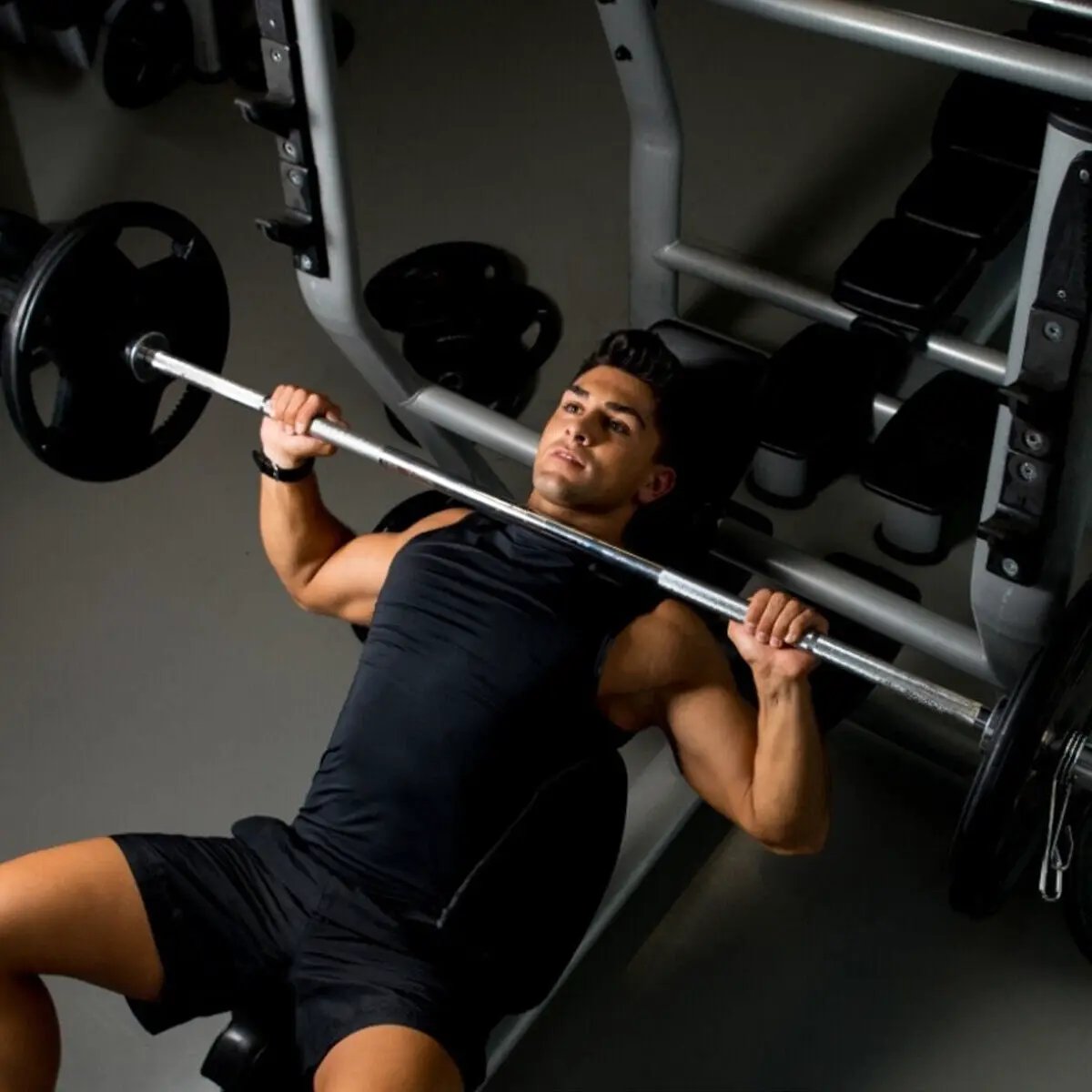 1000 lbs Weight Lifting Barbell by DirectDeals