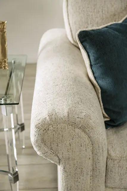 Delgada - Loveseat by Unique Piece Furniture